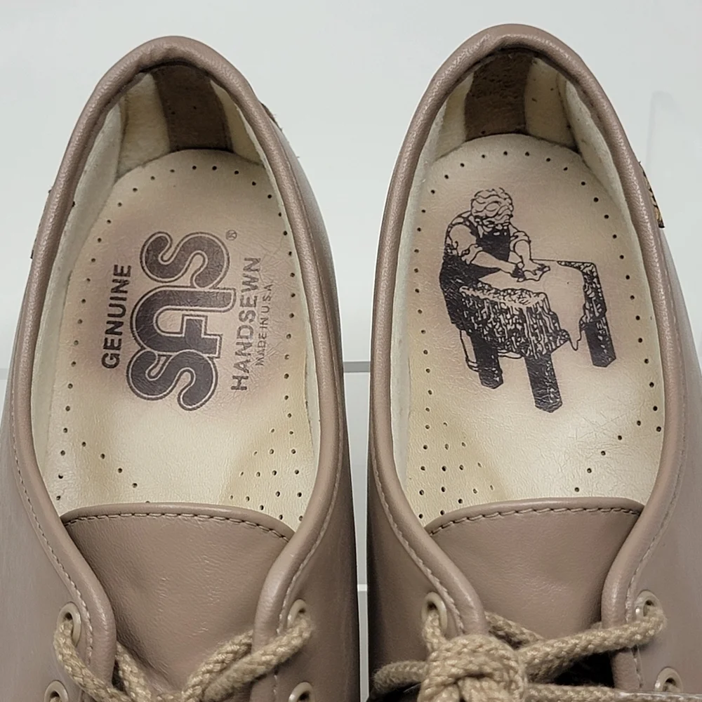 SAS Siesta Moc Toe Women's Size 9 Handsewn Leather Comfort Lace Up Walking Shoes